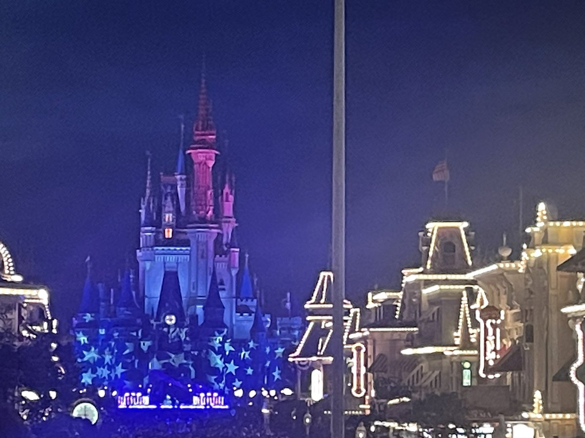 wilbir31's tweet photo. Homeward bound (😞) after a great two weeks in Florida   Good fun, good food, great memories oh and a bit of Disney and space for good measure …. https://t.co/mV8OPotE3f