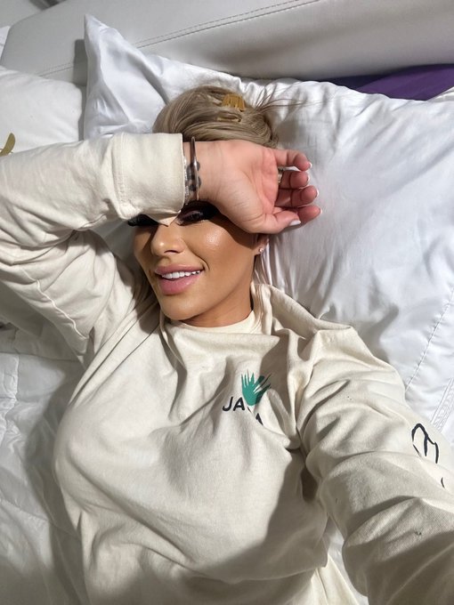 Finally in bed. Maimi you are fun. Good night. https://t.co/M8kC1GESn7<a href="/tag/babesintoylandcharity"class="tags"><span>#babesintoylandcharity</span></a>