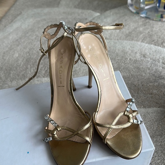 MichelleOhHello's tweet image. So good I had to share! Check out all the items I'm loving on @Poshmarkapp #poshmark #fashion #style #shopmycloset #casadei #michaelkors: posh.mk/pZduAMeYhBb