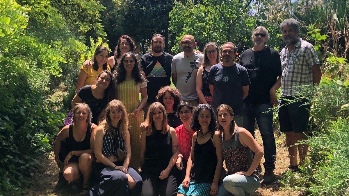 .<a href="/radio3_rne/">Radio 3</a> #EdurneCaballero y <a href="/Feni13Ana/">Ana Biela y Tierra</a>  compañeras de <a href="/BielayTierra/">Biela y Tierra</a>  nos traen a “Por un mundo rural vivo” a #YolandaSampedro y #OlgaRada de <a href="/entre_tantos/">Fundación Entretantos</a> . Pongamos la atención en quienes ya empezaron a actuar y llevan gran parte del trabajo hecho para el
#BienComunRadio3