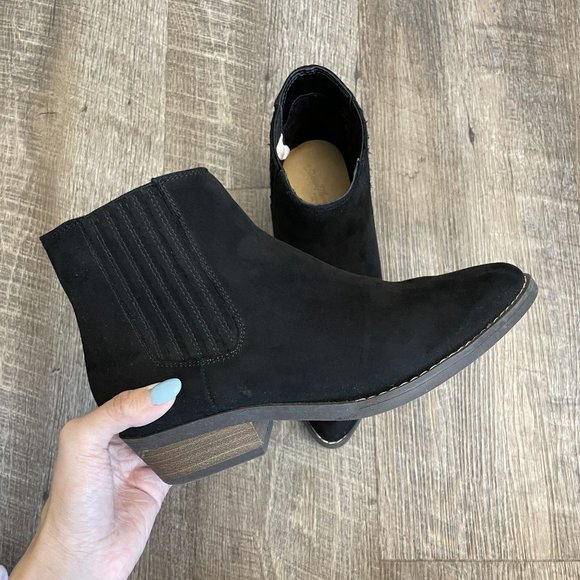 LondonNWright's tweet photo. So good I had to share! Check out all the items I'm loving on @Poshmarkapp #poshmark #fashion #style #shopmycloset #universalthread: https://t.co/V1OdJpunYB https://t.co/ZgYtqDWmWw