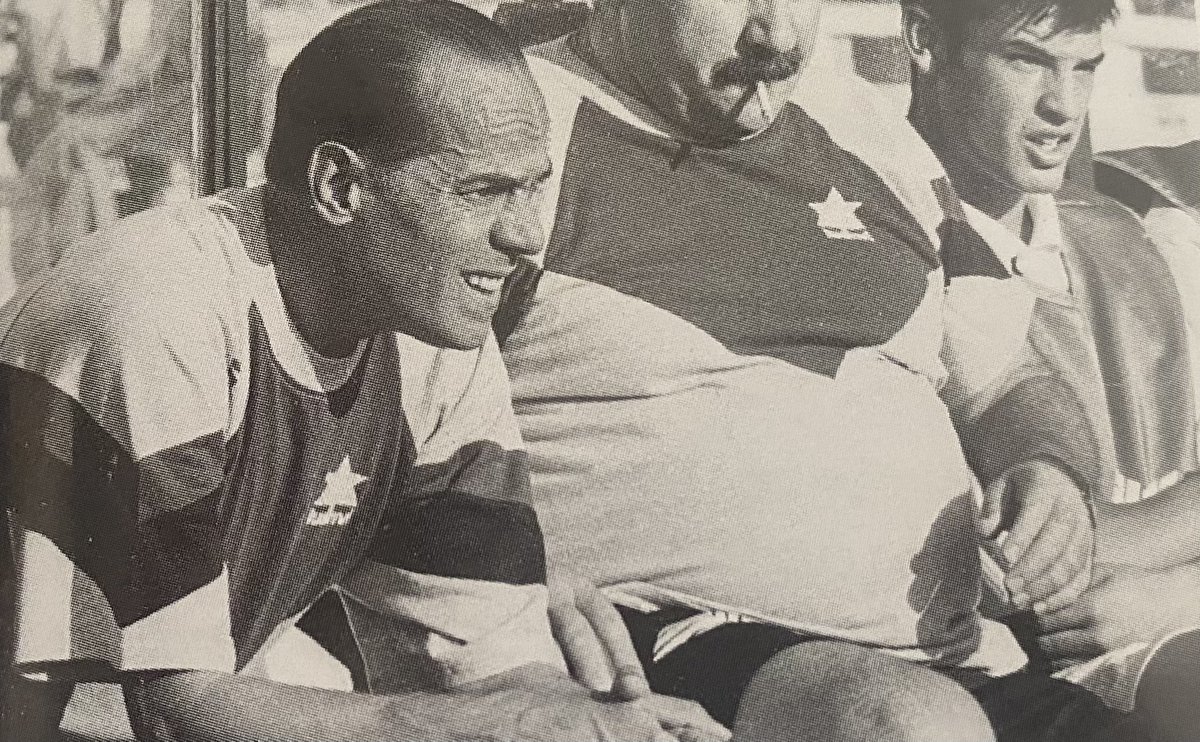 🖤 La familia del Alba está de luto. 

Hoy nos ha dejado el primer Balón de Oro español, Luis Suárez Miramontes. 

Leyenda de nuestro fútbol, entrenó al Albacete en el verano de la temporada 94-95. 

Nuestro más sincero pésame a familiares y amigos. 

DEP 🖤