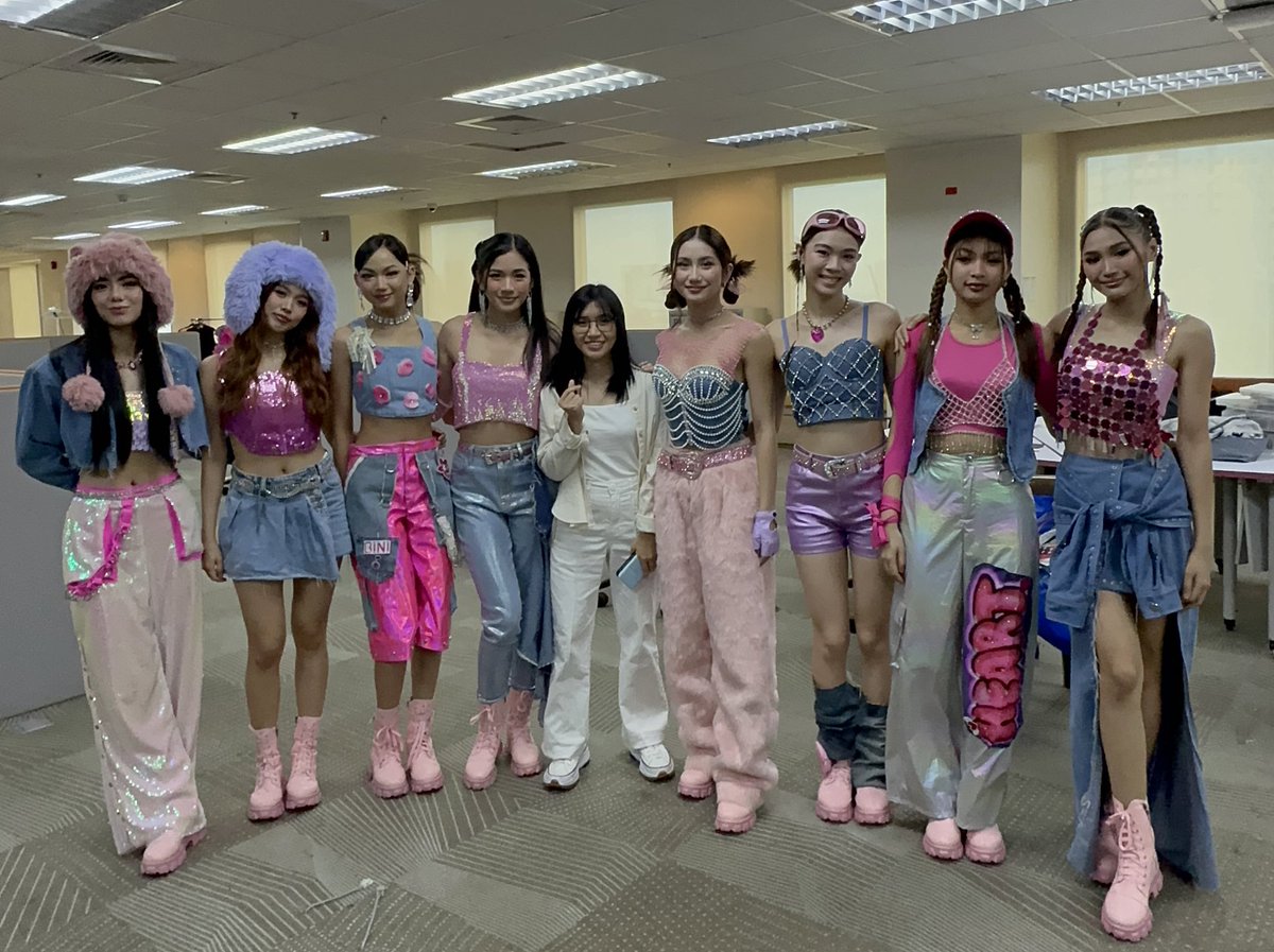 Talshiii's tweet photo. Huwag niyo na po ako ipa height reveal. Minion size lang po ako https://t.co/uC7t0uN5W7