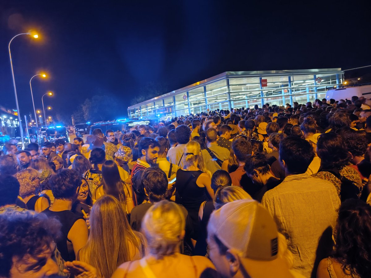 Delo07559238's tweet photo. Worst festival organization I ever been. Only one point of toilets in the whole festival and too overcrowd #MadCool2023 https://t.co/QzZA5G0405