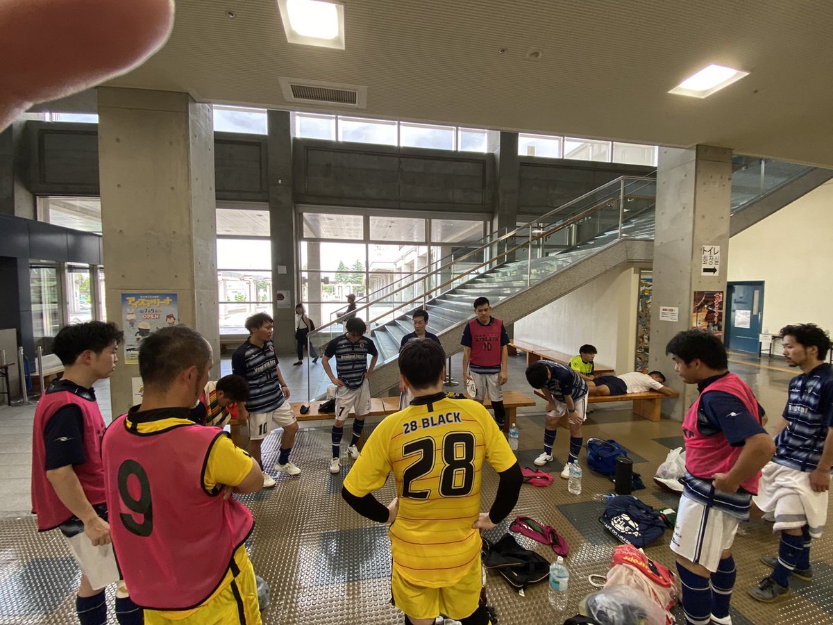 FutsalVendaval's tweet photo. 【第３節】
レジェンダ三栄さんとの試合は10対３で勝ちでした。
前節まで決定力不足の試合が続きましたが、#7こーへい
#10むー
の二人で7得点。
次節も楽しみです。

３失点は全体の集中力が切れたときという修正点は改善の余地ありです。
今日もラッシュさんが応援にきてくださいました！感謝です https://t.co/MZbMutmKLx