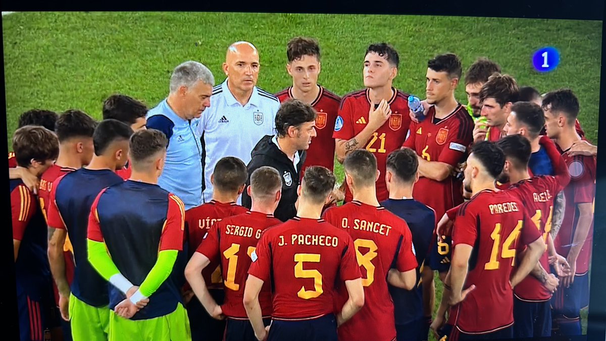 emigleznosti's tweet image. 🫡 A la gente, especialmente a los líderes, se les conoce en las malas

🥈“Cuando os pongan la medalla, no se la quita ni Dios”

😍 Te quiero, Santi. GRACIAS