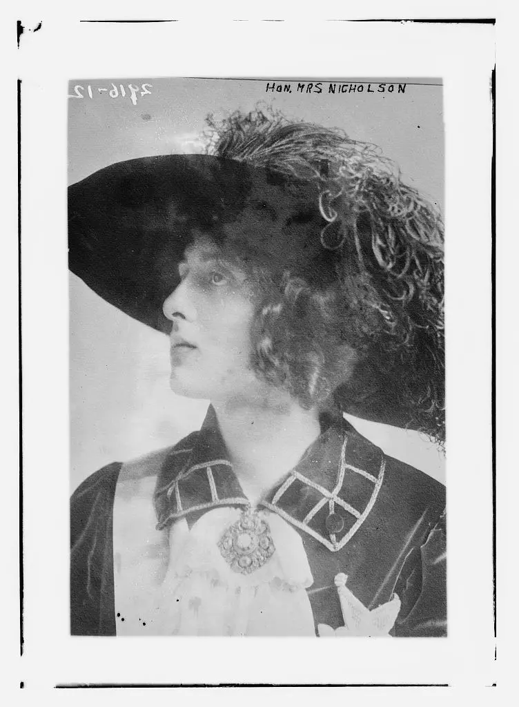 mixdevil66's tweet photo. El #franquismo censuró #Orlando de #VirginiaWoolf 80 años antes que el PP y Vox. En 1944 la dictadura prohibió la distribución de 1.000 ejemplares importados desde Argentina y no fue hasta el año 1978 cuando se publicó sin #censuras.
Por @PeioHR
https://t.co/iNTLdVyP61 https://t.co/Ertf3BdEDc