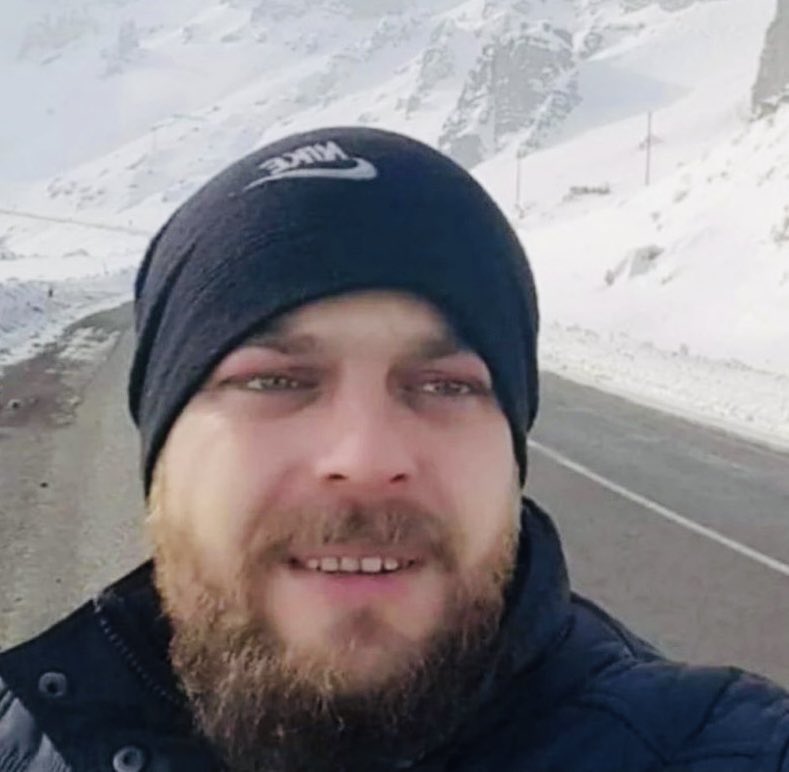 Ellerim titreyerek yazıyorum

Polis Yunus Özmen…

Tabancasıyla kendini vurarak canına kıydı

Denizli Acıpayam’da görevliydi
36 yaşında, evli ve nurtopu gibi 3 çocuğu vardı
…

Polis, Jandarma ve askerin çalışma şartları acilen iyileştirilmeli <a href="/EmniyetGM/">Türk Polis Teşkilatı</a> 

Yeni ölümler olmadan❗️