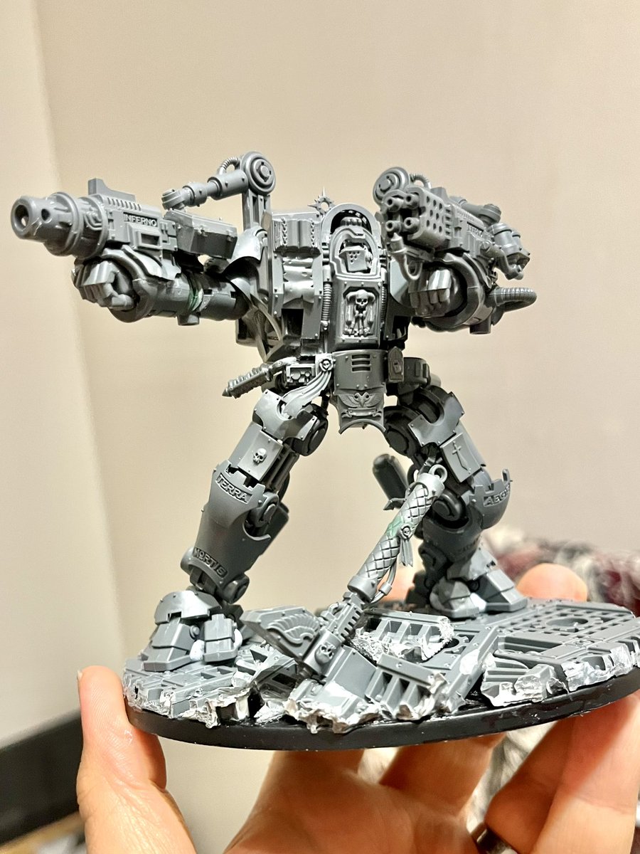 TabledPodcast's tweet photo. The photos aren’t great but I’ve converted up the first 4 Dreadknights I need (2 more to go). I’ve always liked the idea of the pilot being enclosed in a full suit of mech armour so rebuilt the torsos along with the posing #WarhammerCommunity #new40k #warhammer40k #warhammer40000 https://t.co/myzbp5ESJb