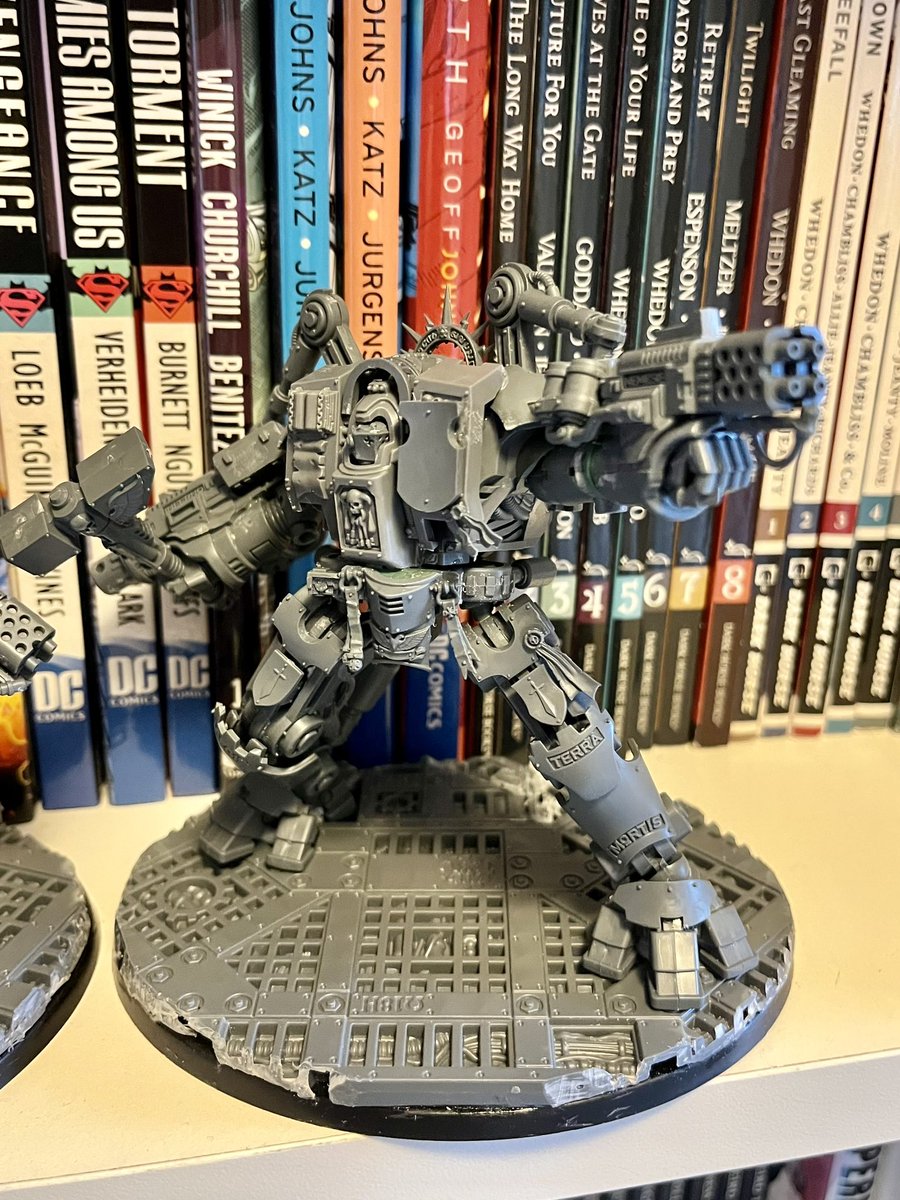 The photos aren’t great but I’ve converted up the first 4 Dreadknights I need (2 more to go). I’ve always liked the idea of the pilot being enclosed in a full suit of mech armour so rebuilt the torsos along with the posing #WarhammerCommunity #new40k #warhammer40k #warhammer40000