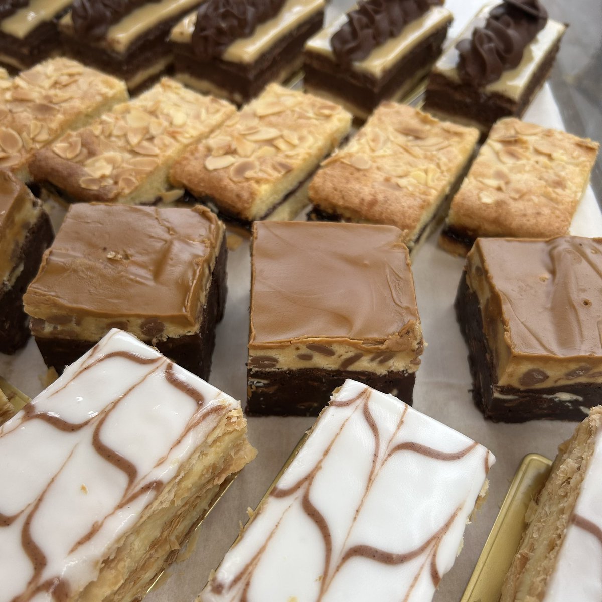 Mintos Patisserie tweet media