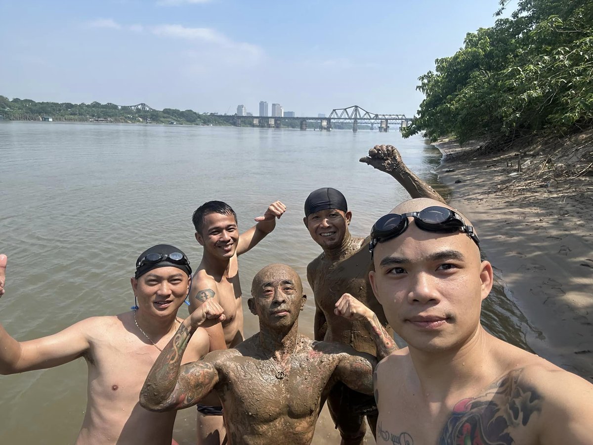 tam_song82962's tweet photo. Tắm bùn nào
#nude #naked #nakedpublic #naturist #naturistbeach #exhibitionist #swimming #naturism #midageman #nudist #nudism #nudistboy #exhibtionism #exhibition https://t.co/jN8QLvUmSO