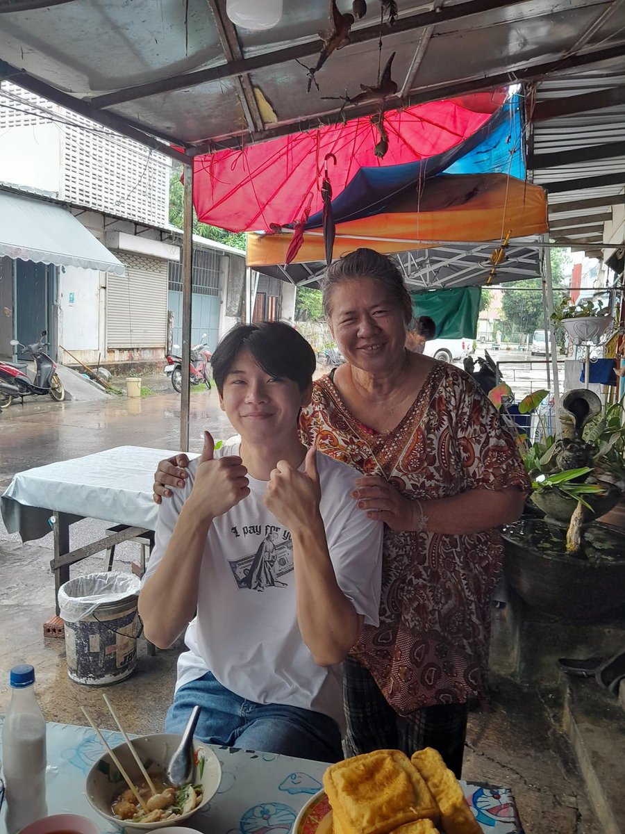 bpwithyin__'s tweet photo. มีเด็กไปอุดหนุนก๋วยเตี๋ยวคุณป้าอีกแล้วค้าบบ น่ารักที่สุดเลย😭🤲✨

@yinyin_anw #yinyin_anw https://t.co/Epkq7hPYIY