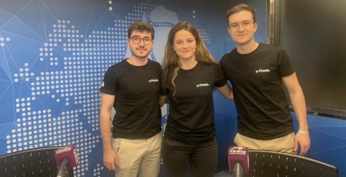 UEValencia's tweet photo. Estudiantes de la Universidad Europea de Valencia cuentan más sobre su proyecto ganador de la segunda edición de los Premios STEAM en las instalaciones de #Valencia de @rintereconomia 🚀
#PremiosSTEAM #UEV #UniversidadEuropeaValencia #innovacion https://t.co/y6SqFQGyDR