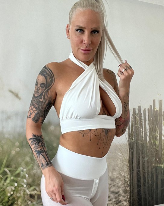 Hey, genie&szlig;t euren Sonntag. Es wird hei&szlig; 🥵 #Sommer #Sommerhitze #Hei&szlig; #Blond #Mode #Model #Lifestyle<a href="/tag/sommer"class="tags">#Sommer</a><a href="/tag/model"class="tags"><span>#model</span></a><a href="/tag/lifestyle"class="tags"><span>#lifestyle</span></a><a href="/tag/blond"class="tags"><span>#blond</span></a><a href="/tag/leggings"class="tags"><span>#leggings</span></a><a href="/tag/mode"class="tags"><span>#mode</span></a><a href="/tag/hei%C3%9F"class="tags"><span>#hei&szlig;</span></a>