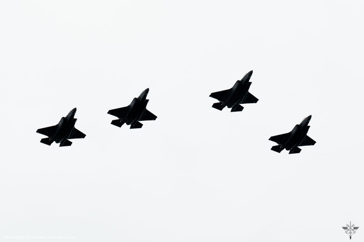 Armee_de_lair's tweet photo. Pour la première fois, 3 des Rafale 🇫🇷 déployés sur #PEGASE23 se sont posés à Palau ce 7 juillet pour mener des exercices interalliés.

La veille, 2 A400M Atlas ont décollé de la BA d’Andersen 🇺🇸 pour déployer Aviateurs et fret nécessaire à la mission.

#Coopération
@usairforce https://t.co/zPGTDLOmxN