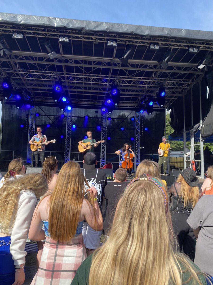 What a treat @Stendhalireland was! Fab lineup, atmosphere & even ☀️. Met so many friends, discovered new fav performers and enjoyed just so much excellent 🎶 🎸 Big thanks to the festival crew 👏