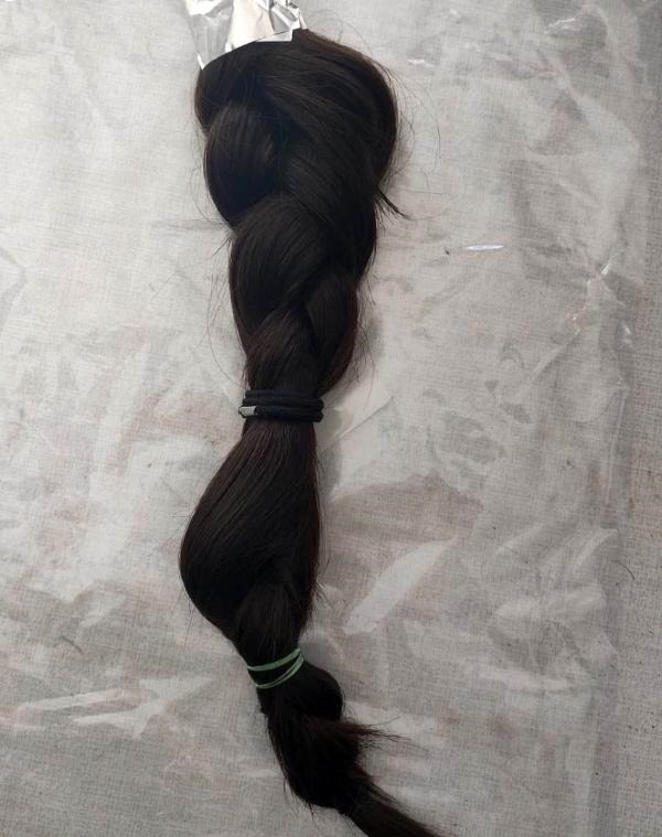 Bu saçlar Beyzanur'un... 
Antalya Muratpaşa Mesleki ve Teknik Anadolu Lisesi'nde elektromekanik öğrencisi Beyzanur, sanayi sitesindeki bir araç servisinde de çalışıyordu. 20 Haziran'da yakıt deposunun şamandırasını değiştirirken yaşanan patlamada, liseli Beyzanur'un yüzü ve