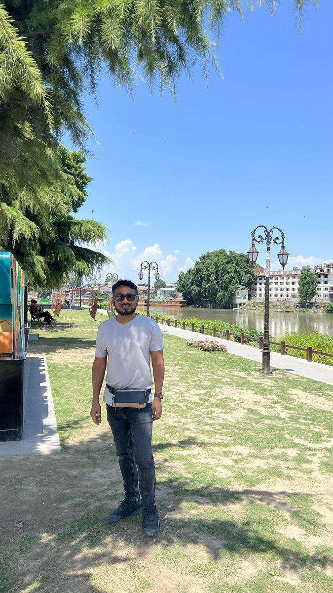 IamOnir's tweet photo. The walk by the Jhelum along the #SilkFactory ready is beautiful and a new space for the citizens to relax and walk . Good to see so many families , women and children claim the space . #SrinagarSmartCity Observation 2. #Climatechange @AtharAamirKhan @SMC_Srinagar @sclsrinagar https://t.co/esPRqDZCWB