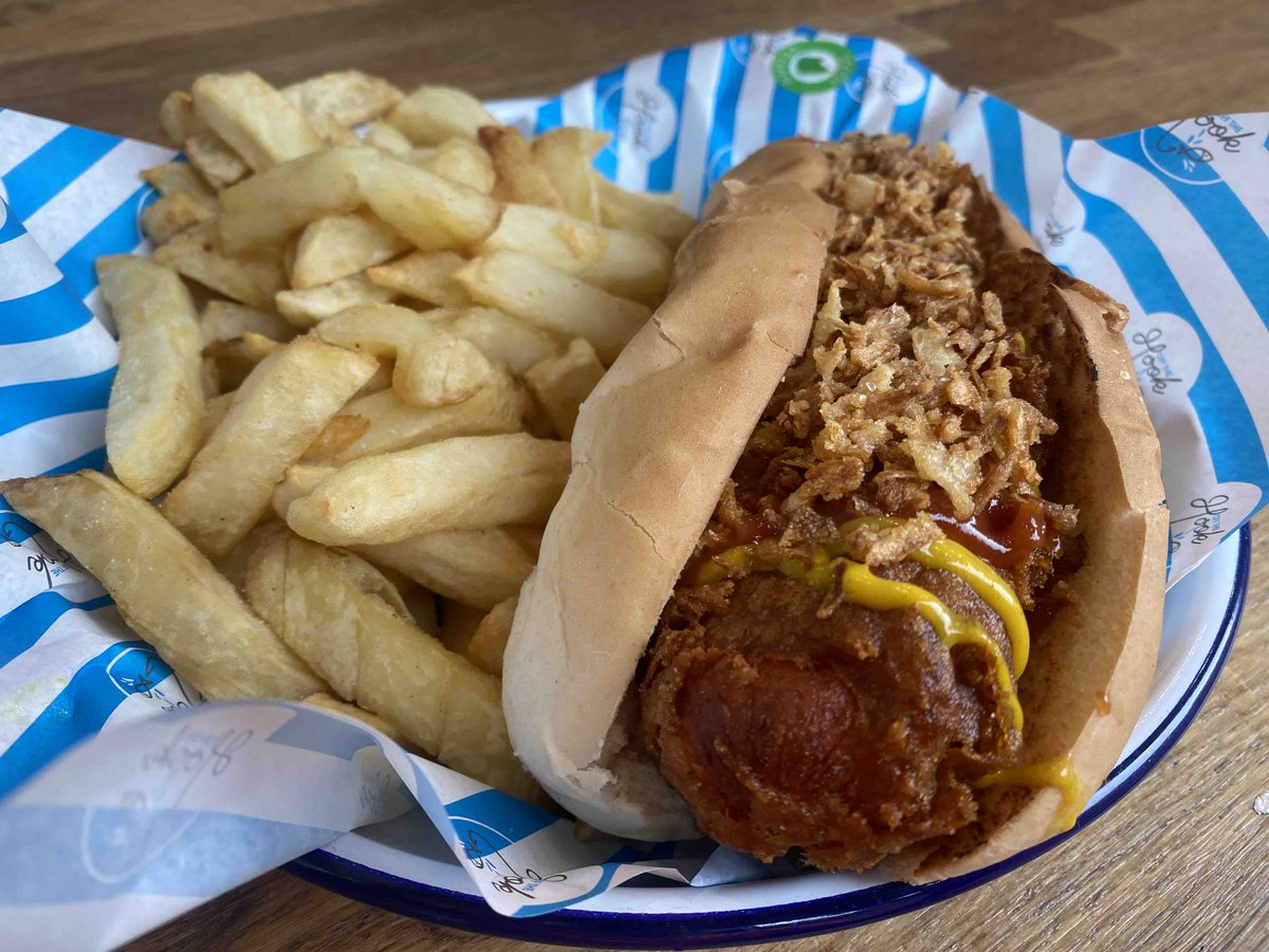 altrinchamhq's tweet image. I treated myself yesterday 

Off The Hook Fish And Chips in Sale

Vegan battered hot dog and chips 

Absolutely wonderful and so filling 

#saletown #m33sale