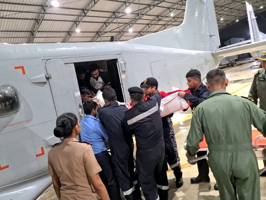IN_GNA's tweet photo. In early hours of 08 July (0200h), IN Dornier of #INSHANSA #INAS310 successfully airlifted a critically ill Indian Navy sailor from Goa to Mumbai in challenging weather conditions. 
@IN_WNC @indiannavy @IndiannavyMedia @PIB_Panaji @DefPROMumbai @IN_KTKNA https://t.co/s9FYm9YldT