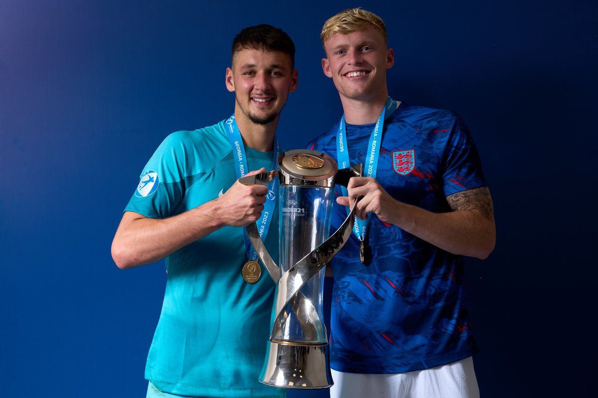England's tweet photo. A photoshoot for #U21EURO champions only! 😎 https://t.co/nmMkj0oDdf