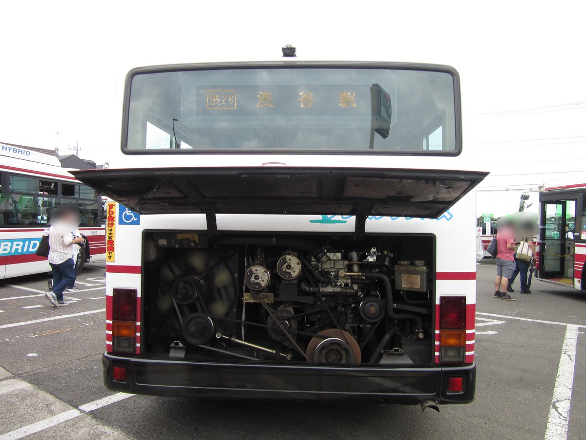 7/8小田急バスの渋24系統の撤退に伴う減車の為、廃車になる車両の撮影会がありました。
2台のみの在籍のエルハイとの並びも撮れました。
廃車になる車両は既に運賃箱等が外されており、営業運転は出来ない状態でした。