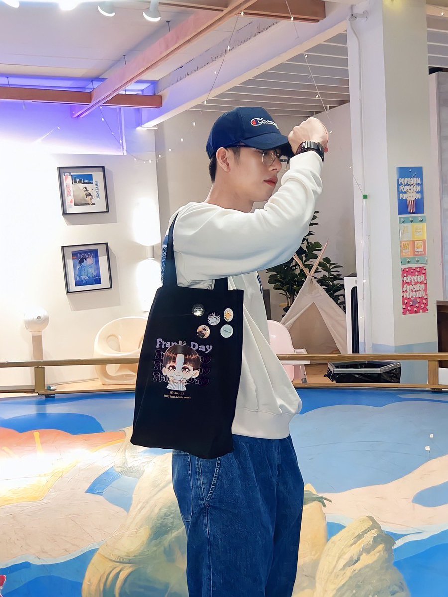frankthanatsar3's tweet photo. ชอบแบบไหน ❓

A พี่แฟรงค์ใส่หมวก
B พี่แ���รงค์ถอดหมวก

🛎️  ลิมิเต็ดอย่าพลาดน้า 🐻

🚩 พรุ่งนี้ วันสุดท้ายละน้า 10 ก.ค. 23
✨โดเนทได้ไม่จำกัดรอบ ไม่จำกัดยอด
🚀สุ่มแจกลายเซ็น 5 กล่อง 

🔗 https://t.co/R7ZUJzg8Y8

🏷 #HBD23rdBabeFrank
——-@FThanatsarun​ ♡
#นุ้งหมีของแฟรงค์ #frankthanatsaran