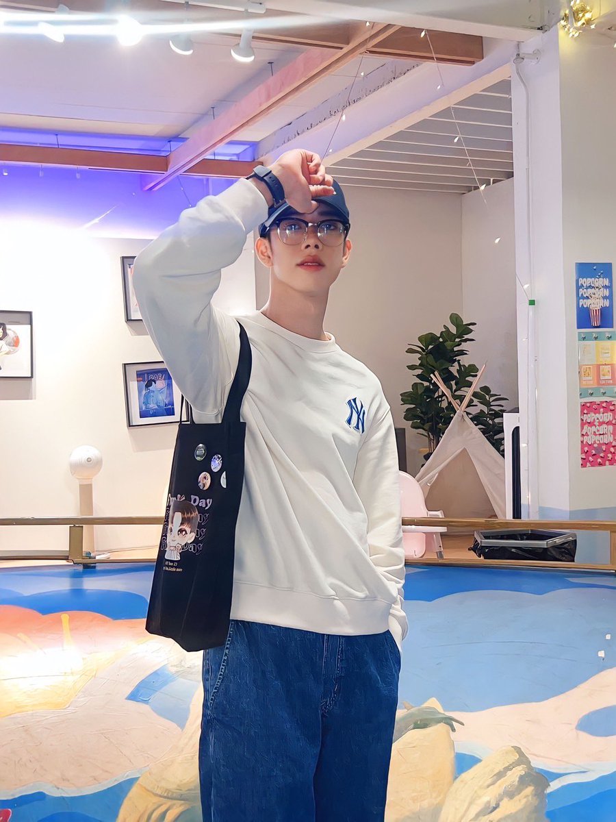 frankthanatsar3's tweet photo. ชอบแบบไหน ❓

A พี่แฟรงค์ใส่หมวก
B พี่แ���รงค์ถอดหมวก

🛎️  ลิมิเต็ดอย่าพลาดน้า 🐻

🚩 พรุ่งนี้ วันสุดท้ายละน้า 10 ก.ค. 23
✨โดเนทได้ไม่จำกัดรอบ ไม่จำกัดยอด
🚀สุ่มแจกลายเซ็น 5 กล่อง 

🔗 https://t.co/R7ZUJzg8Y8

🏷 #HBD23rdBabeFrank
——-@FThanatsarun​ ♡
#นุ้งหมีของแฟรงค์ #frankthanatsaran