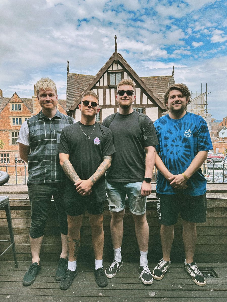 foxhauntband's tweet photo. Shrewsbury was torn apart ⚡️Loved playing @loopfestshropshire - full FOXHAUNT family 🖤 https://t.co/P9O3TYWczS