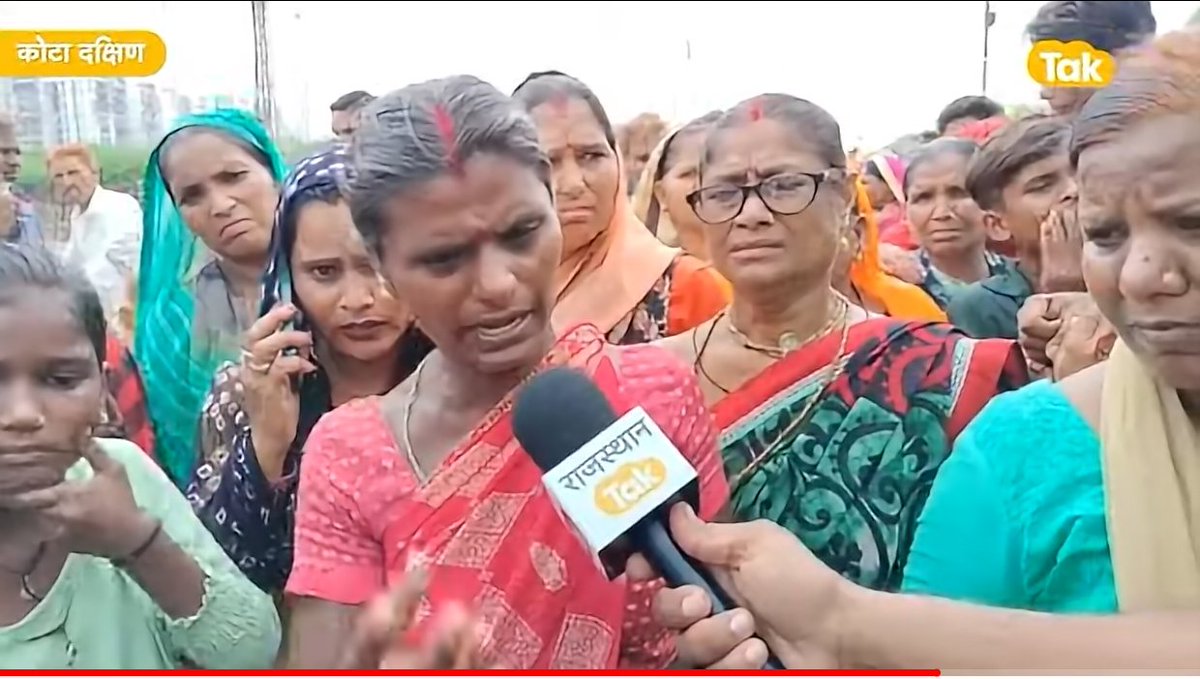 GocherBadri's tweet photo. No school,
No drinking water
No electricity
After paid rs 1200 bill in kota city.

✊✊✊
Humble request to @NaveenPaliwal_
@SandeepPathak04
@AAPRajasthan
@ArvindKejriwal

This is reality of Rajastahan 
Only the @AamAadmiParty
Can resolve.
https://t.co/4OLpB4tn3m https://t.co/NQAWvHe29V