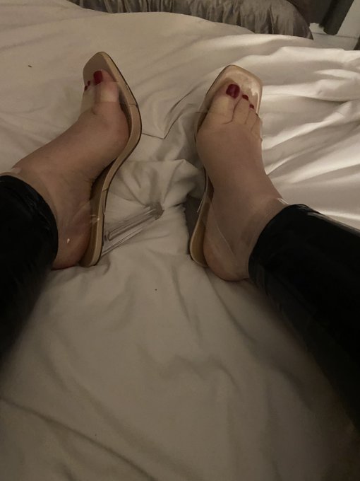 About last night 😜  Foot Fetish &bull; Heels &bull; Clear Heels &bull; Strappy Heels &bull; Arches &bull; Red Toes https://t.<a href="/tag/footfetish"class="tags"><span>#footfetish</span></a><a href="/tag/socks"class="tags"><span>#socks</span></a><a href="/tag/prettytoes"class="tags"><span>#prettytoes</span></a><a href="/tag/feetlover"class="tags"><span>#feetlover</span></a><a href="/tag/nylonlove"class="tags"><span>#nylonlove</span></a>