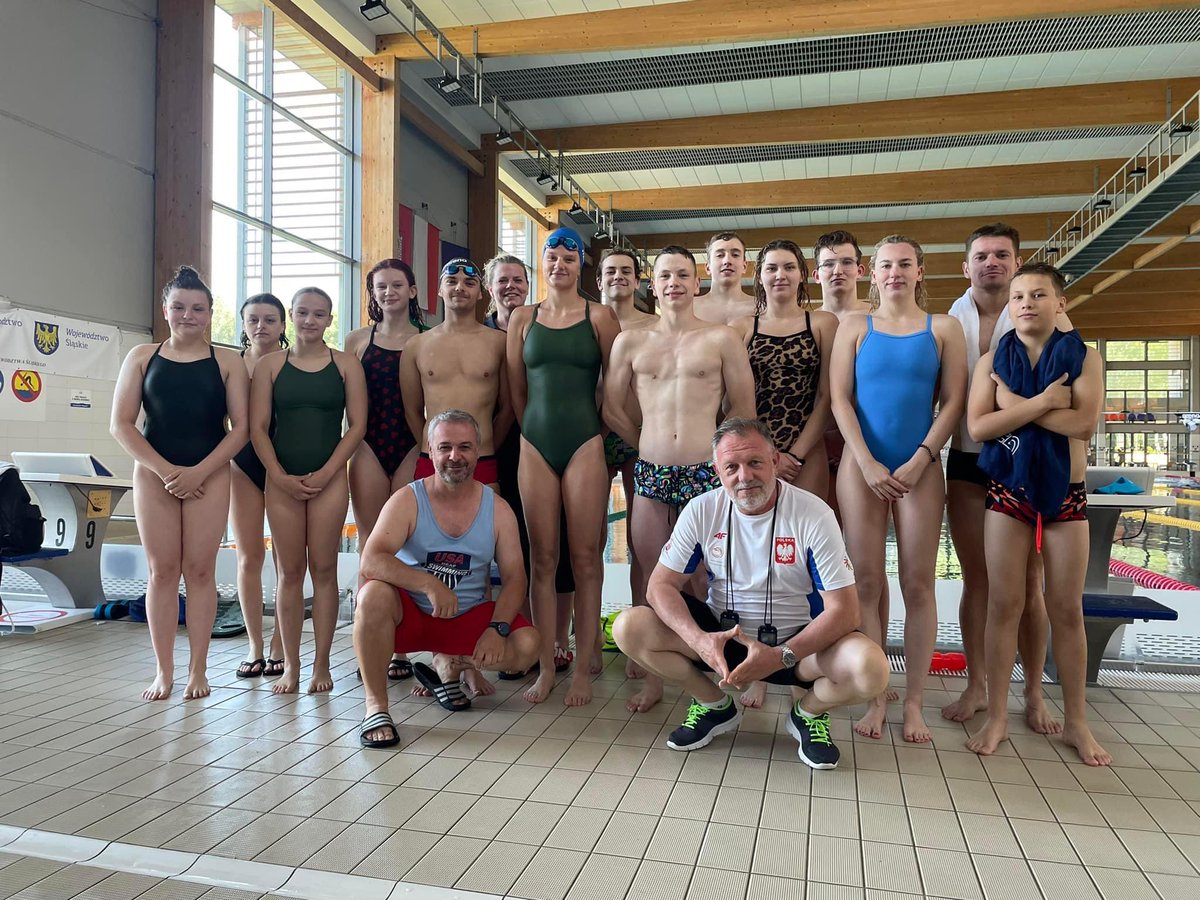 Zakończyliśmy przedostatnie zgrupowanie kadry narodowej niesłyszących w Gliwicach przed Mistrzostwami Świata🇦🇷 na które wylatujemy za miesiąc😁 Przepłynęliśmy łącznie 122km i 90 km na pieszo trasa hotel - basen - hotel było naprawdę dość pracowicie litry potu, ale daliśmy radę😊