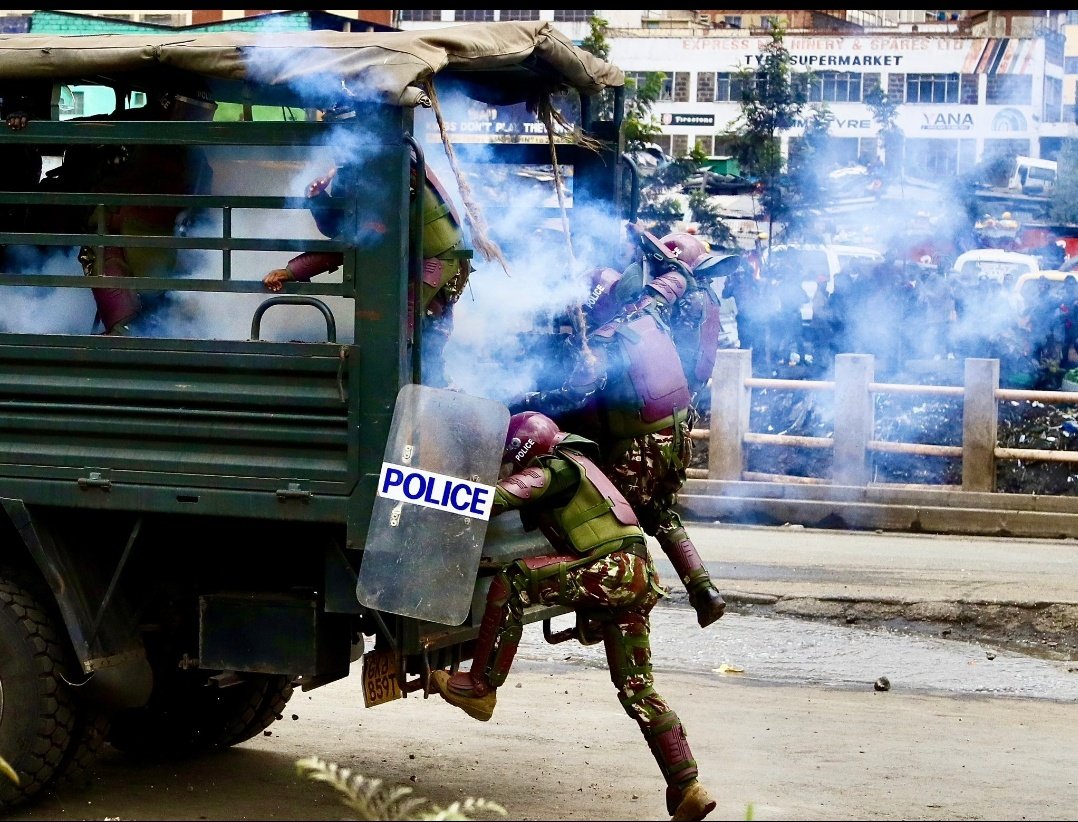 Wamkazini's tweet photo. Mchimba shimo huingia Mwenyewe or is kikulacho kinguoni mwako ama tuseme Back to sender 😂😂😂😂😂😂😂😂😂 https://t.co/wbStNEqBoL