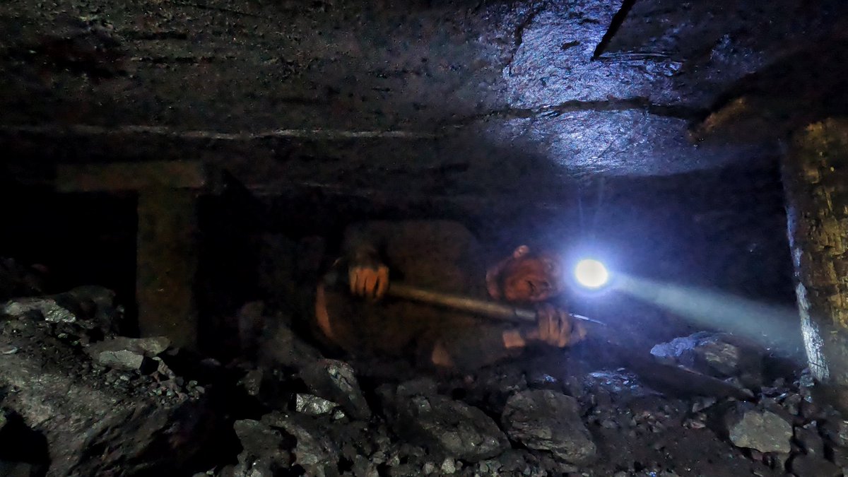 The Last Pit (@pitlast) on Twitter photo Shovelling coal under the low. #TheLastPit Shovelling coal under the low. #TheLastPit