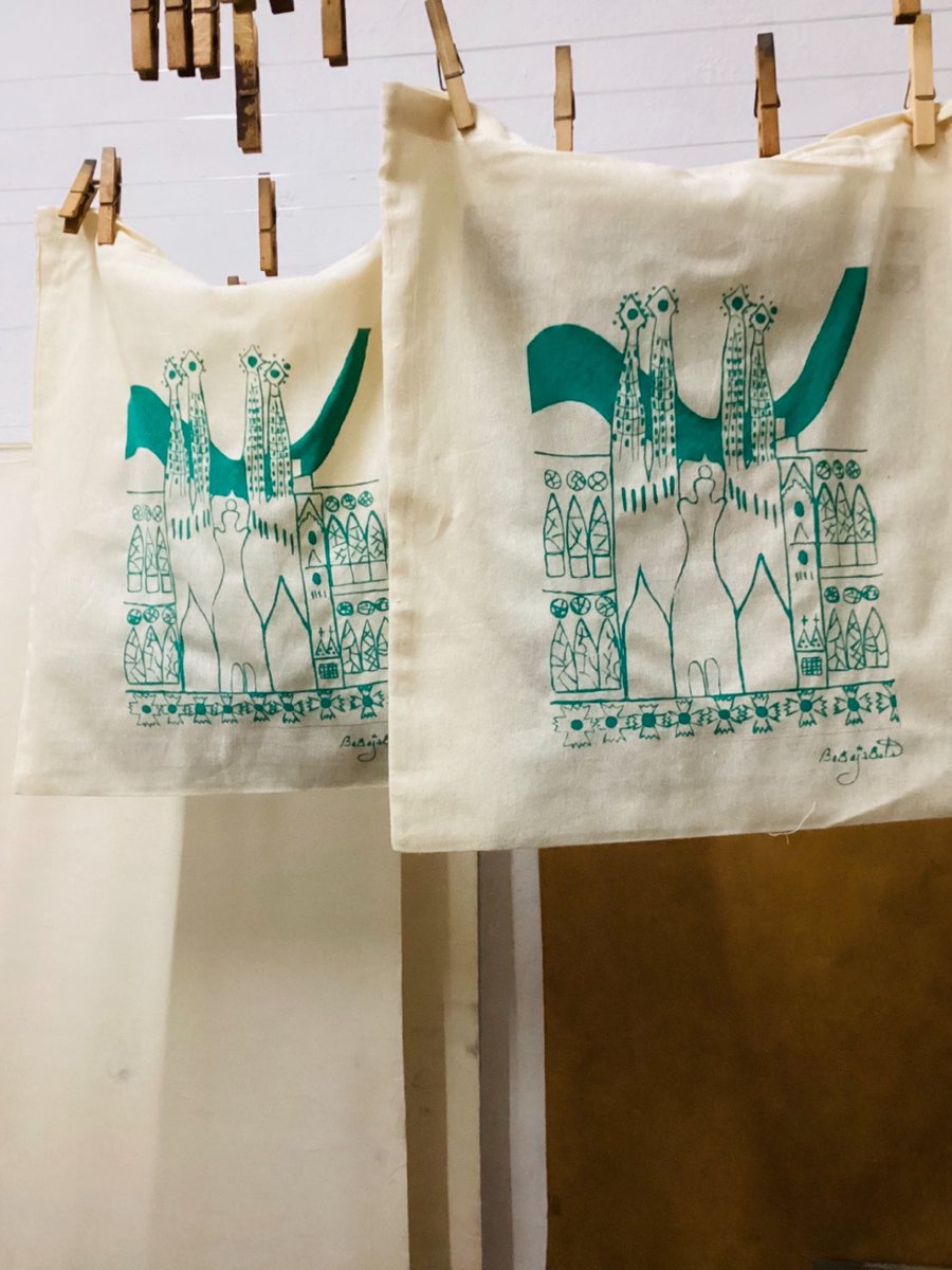 bebejabets's tweet photo. 🚨 #ComprarArte #ArteYArt #edicion #impresion #Arte
« Gracias Senyor for #Barcelone »
#Grabado
Bebejabets S. Lapointe 2022
#SagradaFamilia #España #Barcelona
#Aguafuerte
#Camisetas Blancas o negras #Totes
Para información siga y mensaje privado
#ColeccionaArte #Regalos https://t.co/AtwRhuKp5K