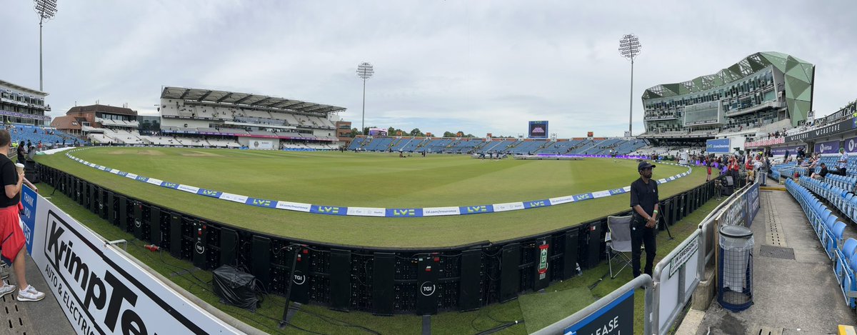 ashworth_tc's tweet photo. Great view at The Ashes for the 4th day. Thank you @TCworldwide &amp; @emirates for the opportunity. Come on @englandcricket https://t.co/VLx5GMTef7