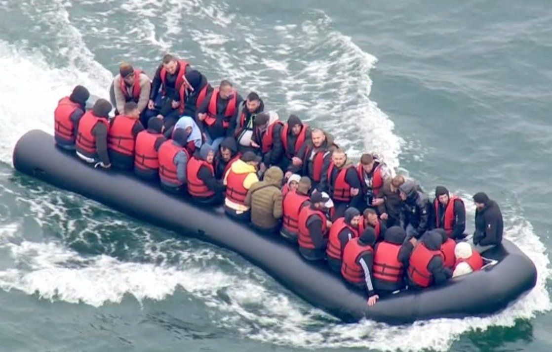 ActivePatriotUK's tweet photo. 384 migrants in 7 boats ILLEGALLY crossed the channel yesterday

Over 1000 have now crossed in the last 2 days

100s more are crossing right now

The government has LOST control

#StopTheBoats https://t.co/slxdMl5hSJ