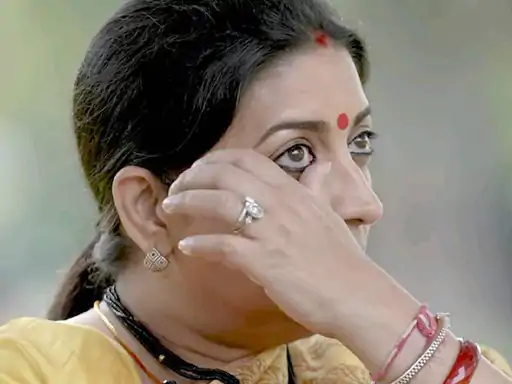 DainikBhaskar's tweet photo. स्मृति बोलीं- डिलीवरी के दो दिन बाद ऑफिस जाना पड़ा: कहा- पैसों की सख्त जरूरत थी, हड्डियां आज भी दर्द देती हैं
#SmritiIrani #StruggleDays
https://t.co/G1vBnTxDfa https://t.co/omYW6lNyac