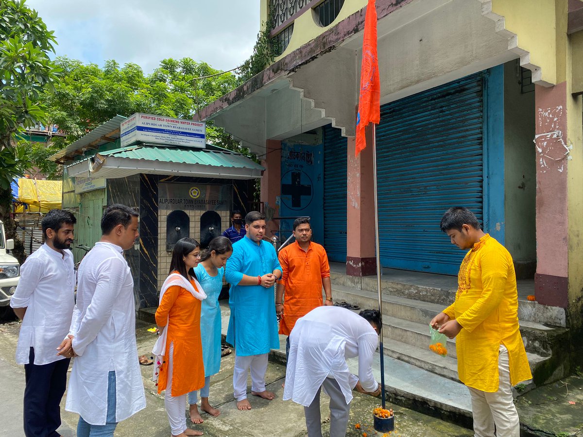 ABVPUttarbanga's tweet photo. আজ আলিপুরদুয়ার জেলার আলিপুরদুয়ার নগরে যথাযোগ্য মর্যাদার সাথে অখিল ভারতীয় বিদ্যার্থী পরিষদ (ABVP)-র ৭৫তম প্রতিষ্ঠা দিবস পালন করা হল।
#ABVP75 #RashtraShakti75 #ABVPUttarBanga #ABVPNorthBengal https://t.co/rgacbe60fN