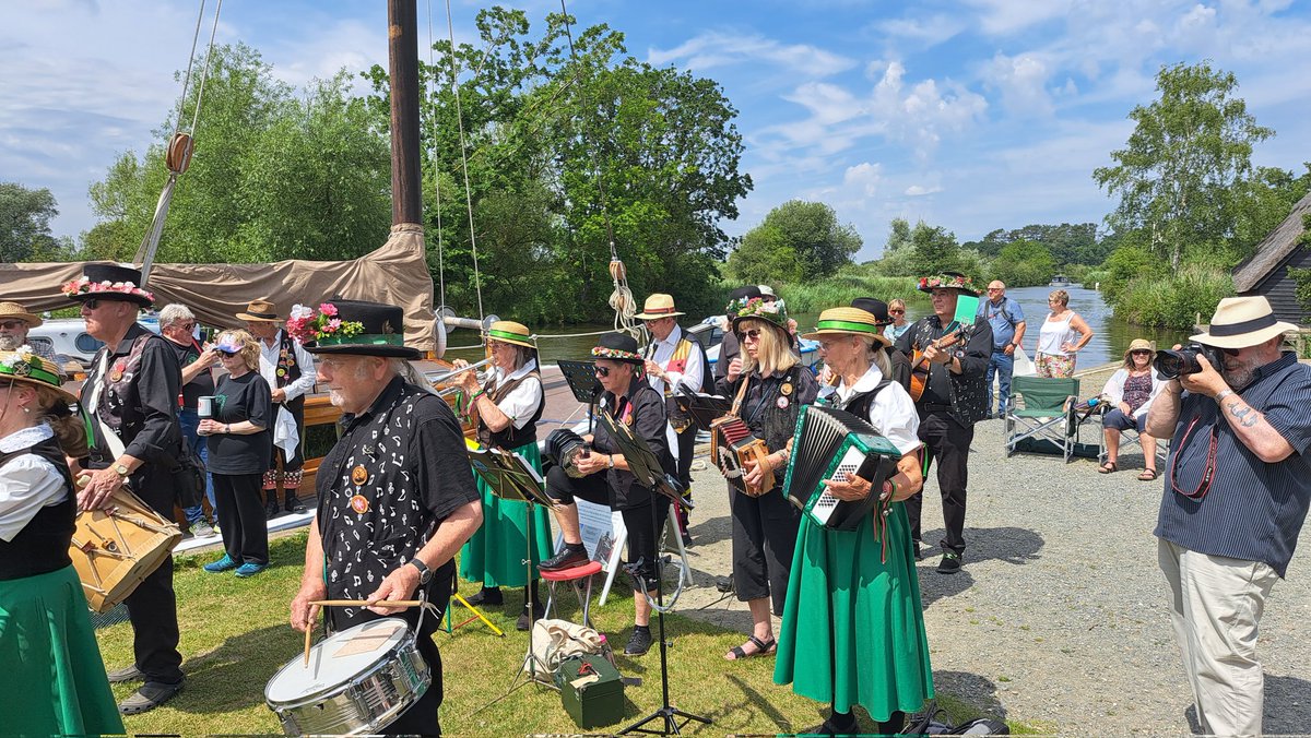Fiddlestickclog's tweet photo. Our sides are lucky to have so many talented musicians πΆ Here are those from Fiddlesticks and Holt Ridge playing in the heat at How Hill yesterday, supporting @WYCCT
#fiddlesticksclog #folkmusic #wherryyachtcharter #howhill https://t.co/t0VzoJiflJ