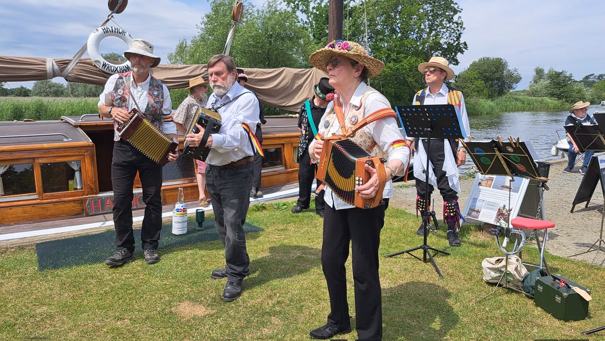 Fiddlestickclog's tweet photo. Our sides are lucky to have so many talented musicians πΆ Here are those from Fiddlesticks and Holt Ridge playing in the heat at How Hill yesterday, supporting @WYCCT
#fiddlesticksclog #folkmusic #wherryyachtcharter #howhill https://t.co/t0VzoJiflJ