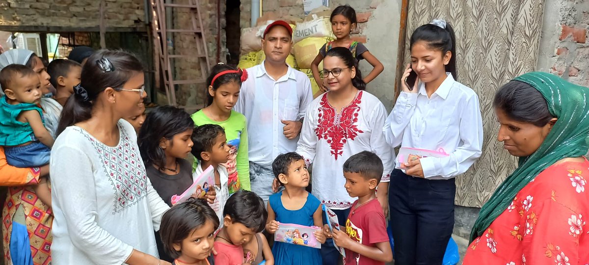 nss_lc1's tweet photo. It’s not how much we give but how much love we put into giving.”
- Mother Teresa
Under the project prayas our  volunteers visited our adopted Village,where they distributed stationery iteam to small children and motivate them to go to school .
Named our event as "Back to school". https://t.co/OT1ChNZu3y