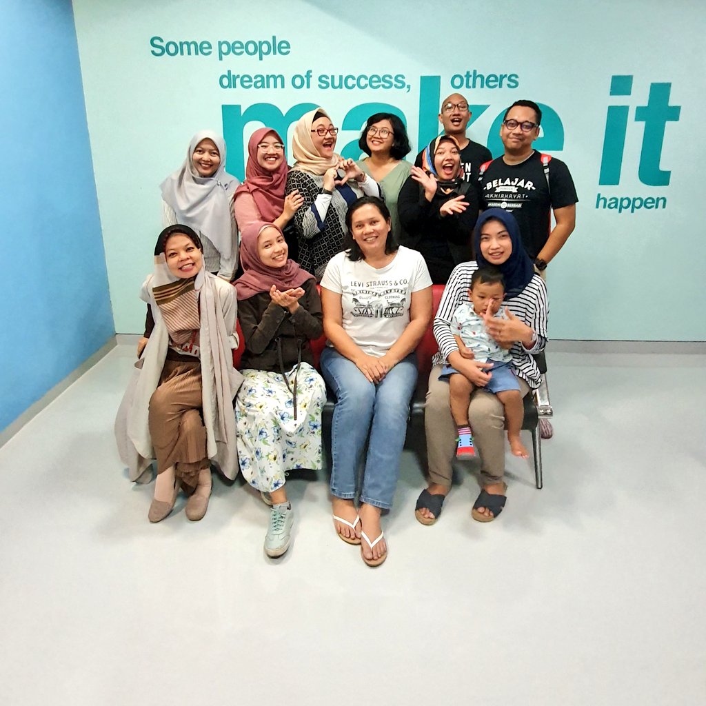 ainunchomsun's tweet photo. @akademiberbagi Selamat ulang tahun @akademiberbagi yang ke 13. Buat yg pernah ikut kelas, siapa guru favoritmu?

#Akadem13erbagi https://t.co/rpt8zScPt2