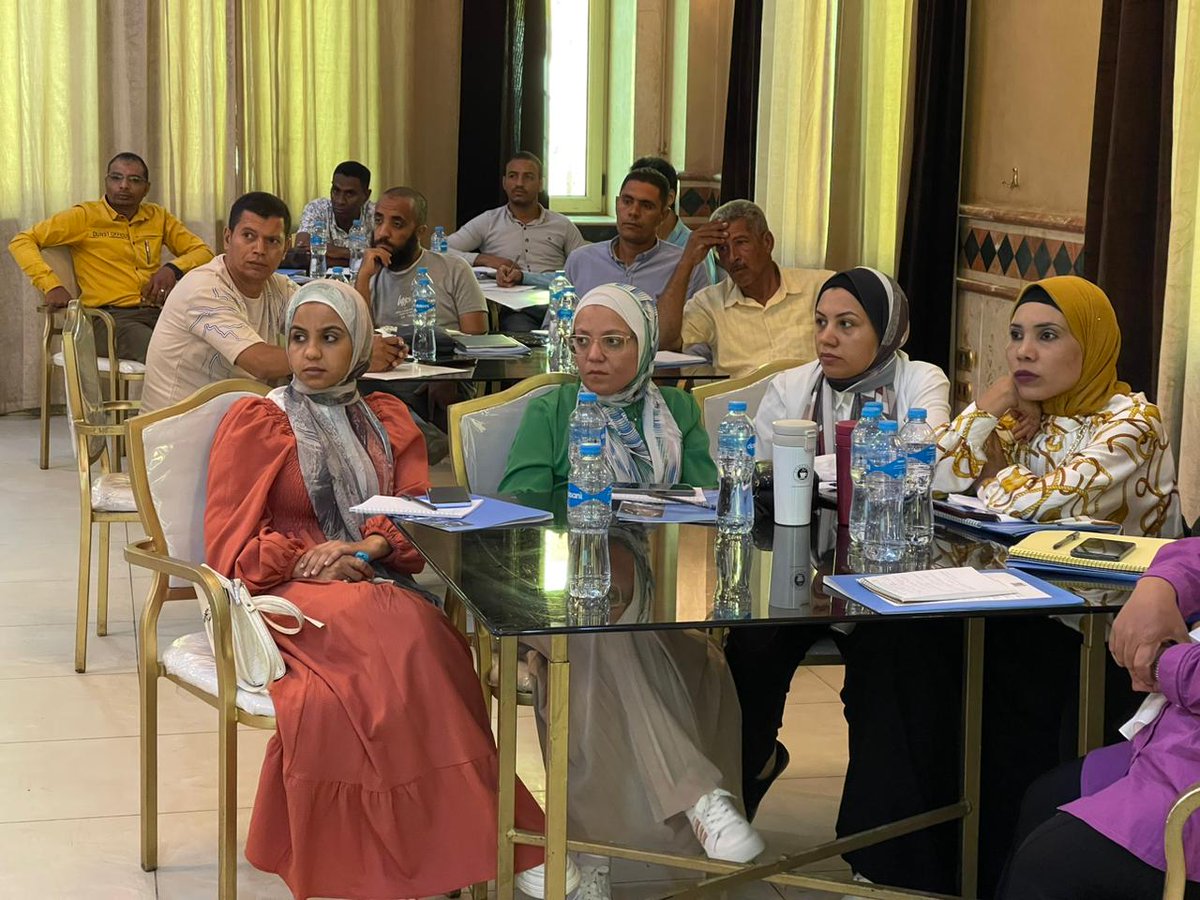 FAOEgypt's tweet photo. في سياق بدء مشروع "تعزيز الإنتاجية الزراعية" الممول من حكومة اليابان @JapanGov أجرت @FAO تدريباً لميسري مدارس المزارعين الحقلية الميدانية لمدة 5⃣ أيام
يهدف التدريب إلى تزويد 25 متدربًا متخصصًا من #المنيا و #قنا بالمهارات والمعارف اللازمة لقيادة أنشطة مدارس المزارعين👨‍🌾👩‍🌾الميدانية https://t.co/Z1jPhDWAs0