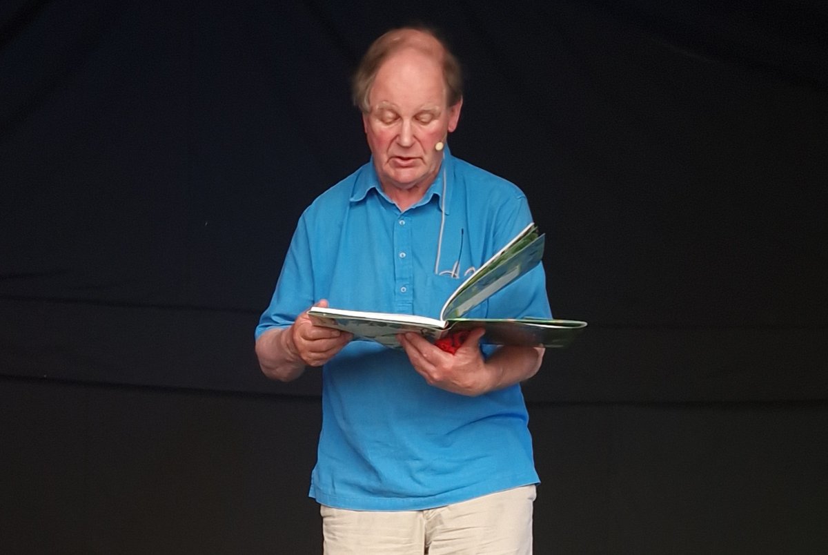 It is such a great honour to have the great Michael Morpurgo as our festival patron and it was a joy to have him at the festival again this year to discuss and showcase his newest publication, 'My Heart was a Tree'. Thank you Michael 🌳 #literaryfestival