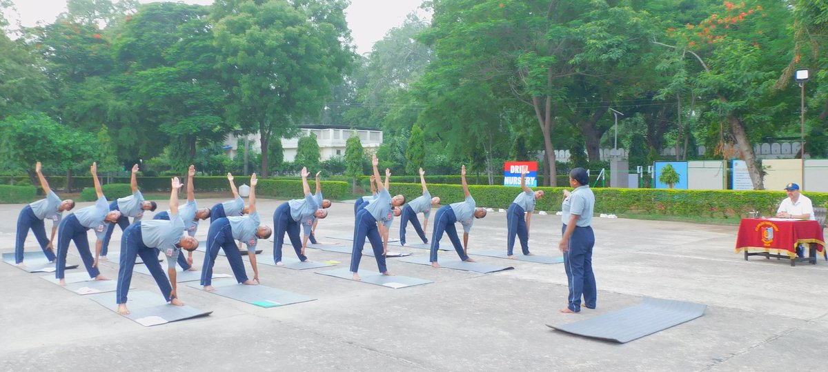 OTAGwalior's tweet photo. The secret of change is to focus all of your energy, not on fighting the old, but on building the new.
Trainees of SW/GCI PRCN-110 getting empowered and confident to conduct Yog classes for their cdts. Yoga IP @OTAGwalior https://t.co/u2rqbXJxoj