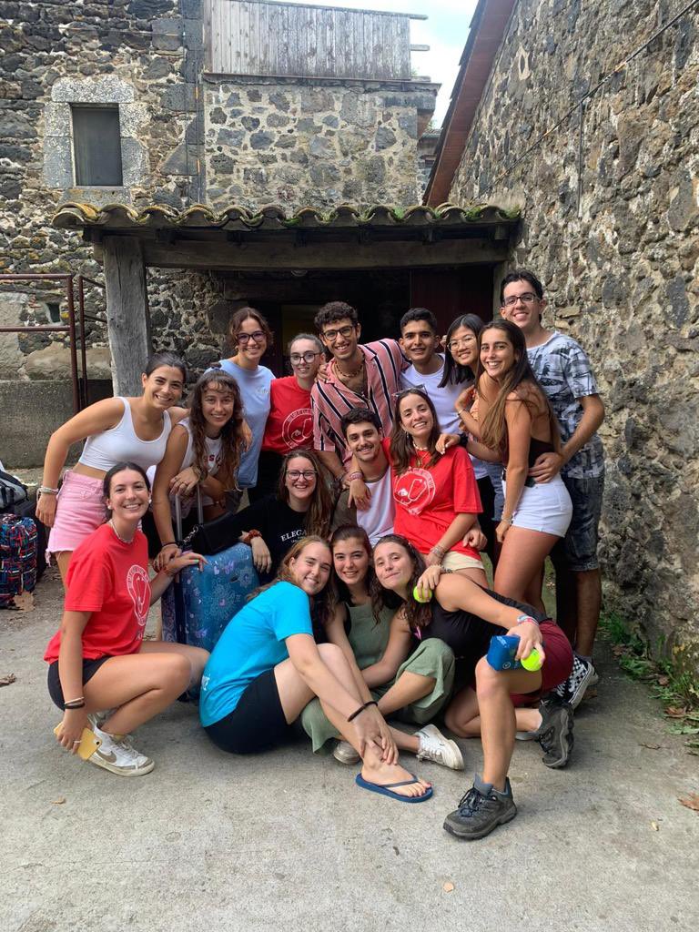 SUMMER MEDICAL SCHOOL‼️

Sou de 1r o 2n de medicina, infermeria, fisioteràpia o qualsevol altra carrera de ciències de la salut o la comenceu aquest curs i voleu venir a les millors colònies mèdiques? Reserveu-vos el 28, 29, 30 i 31 d’agost!🗓️✏️