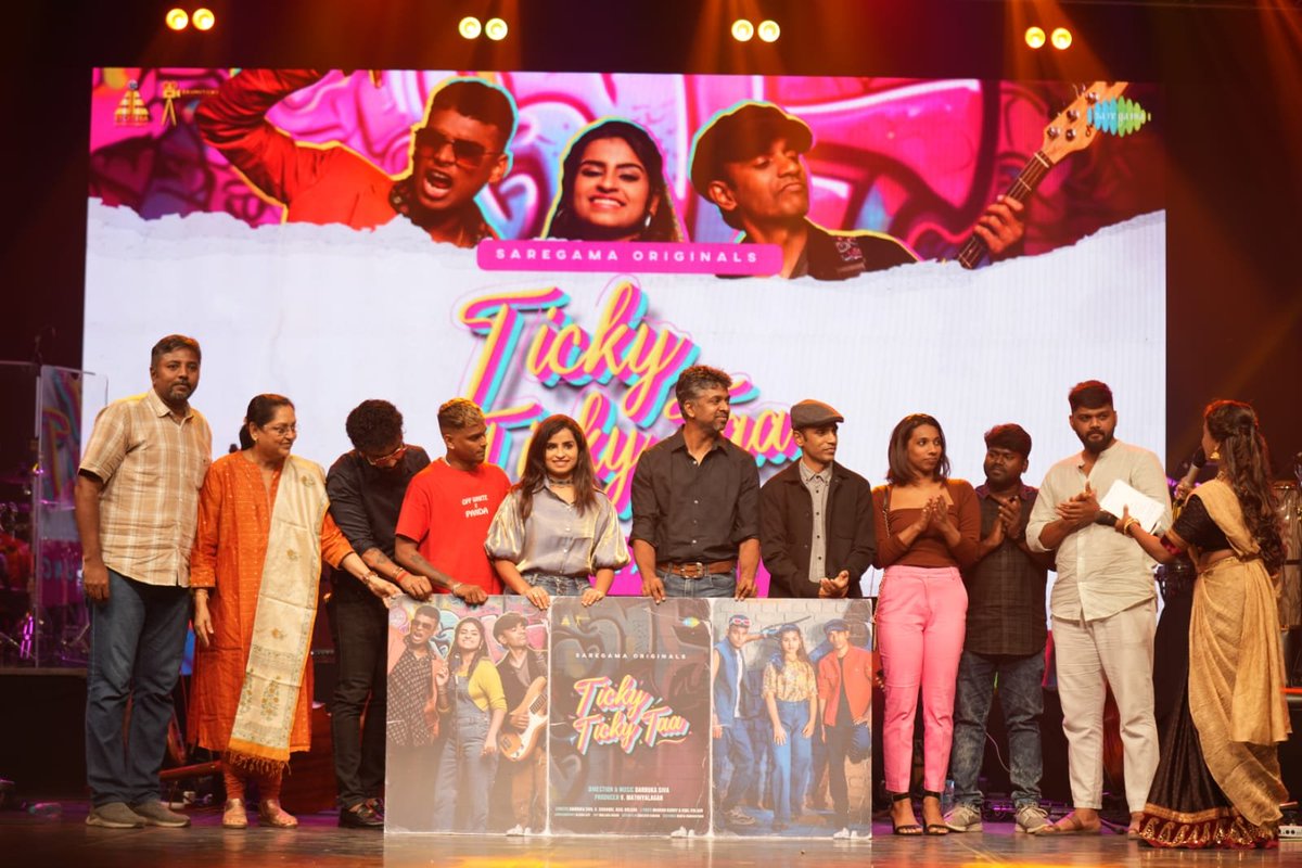 Jaya TV (@jayatvofficial) on Twitter photo சரிகம ஒரிஜினல்ஸின் 'டிக்கி டிக்கி டா' சுயாதீன பாடலின் காணொளி வெளியீடு
அசல் கோளாறு, தர்புகா சிவா மற்றும் ஷிவாங்கி கூட்டணியில் வெளியான 'டிக்கி டிக்கி டா'
Link: youtu.be/qccUmUAiyqk
<a href="/sivaangi_k/">Sivaangi Krishnakumar</a> #asalkolaar #TickyTickyTaa <a href="/DarbukaSiva/">Darbuka Siva</a> <a href="/saregamasouth/">Saregama South</a> சரிகம ஒரிஜினல்ஸின் 'டிக்கி டிக்கி டா' சுயாதீன பாடலின் காணொளி வெளியீடு
அசல் கோளாறு, தர்புகா சிவா மற்றும் ஷிவாங்கி கூட்டணியில் வெளியான 'டிக்கி டிக்கி டா'
Link: youtu.be/qccUmUAiyqk
<a href="/sivaangi_k/">Sivaangi Krishnakumar</a> #asalkolaar #TickyTickyTaa <a href="/DarbukaSiva/">Darbuka Siva</a> <a href="/saregamasouth/">Saregama South</a>