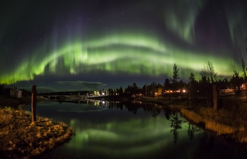 ArcticDirect's tweet photo. Seeing one of the Wonders of the World is a memory that will stay with you forever. The Northern Lights are breathtaking and truly deserving of every bucket list.
#northernlights #auroraborealis #bucketlist #bucketlistholiday #adventuretravel
Credit: Kakslauttanen Arctic Resort https://t.co/23w4wvG9Ww